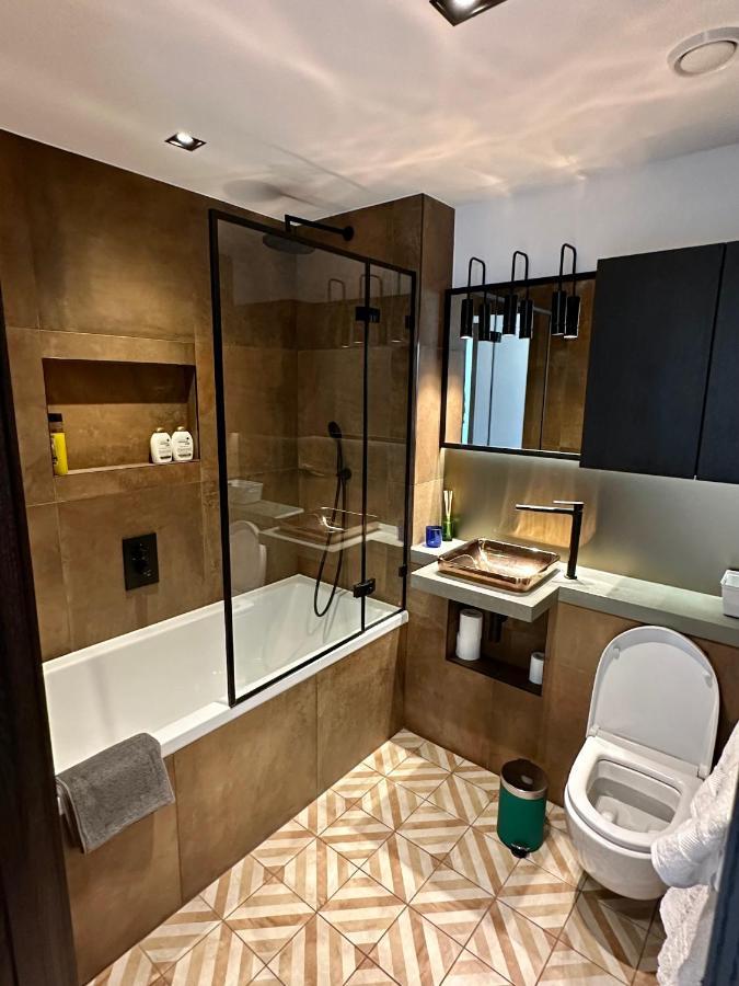 Luxury Central Flat With Stunning Views And Pool London Eksteriør billede