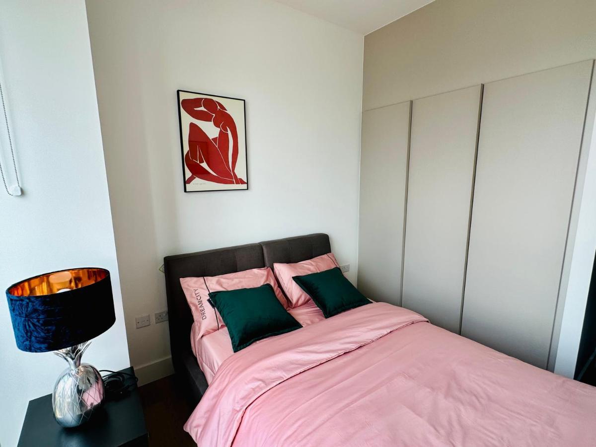 Luxury Central Flat With Stunning Views And Pool London Eksteriør billede