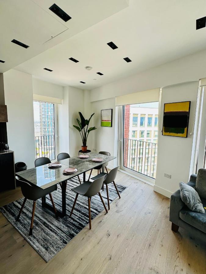 Luxury Central Flat With Stunning Views And Pool London Eksteriør billede
